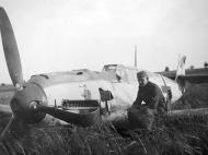 Asisbiz Messerschmitt Bf 109E1 I.JG77 force landed German territory 1940 01
