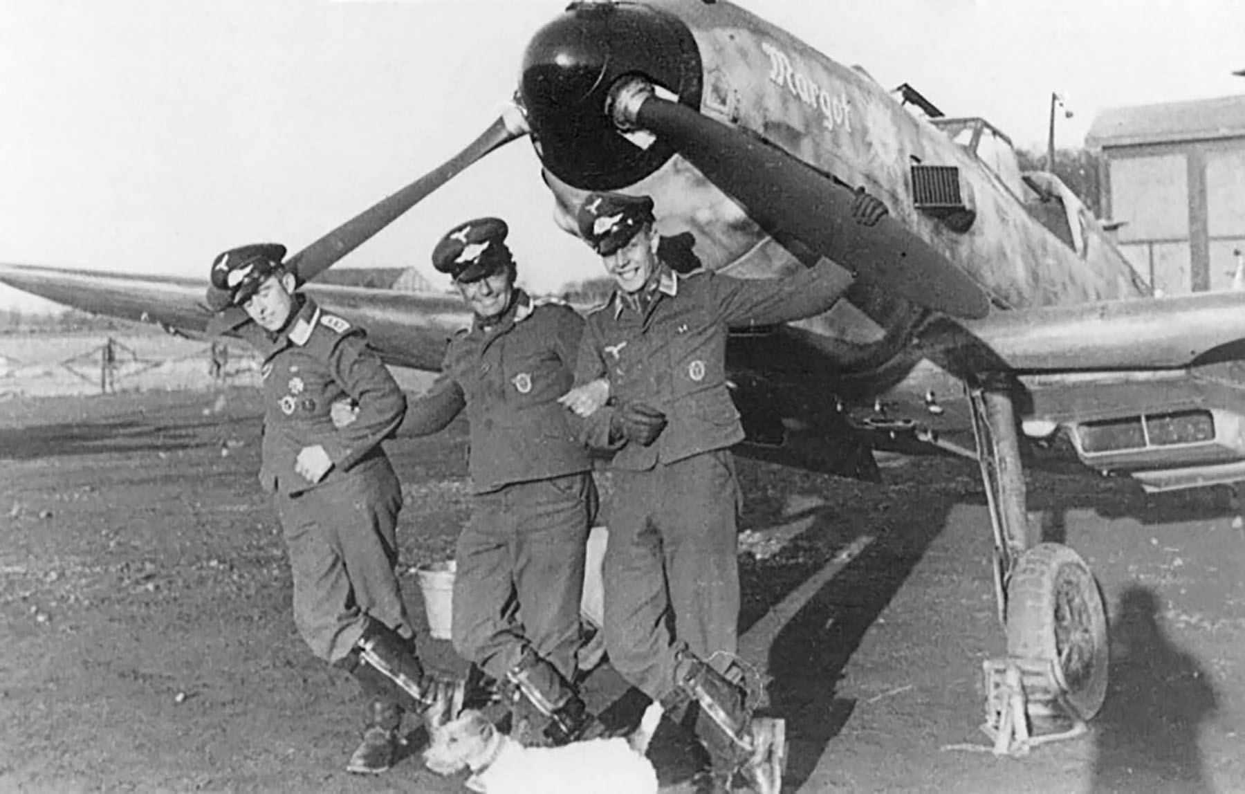 Messerschmitt Bf 109E7 2.JG1 Margot with Helmut Maul,Fritz Bahl and Rene Mohler Holland Aug 1941 01