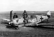 Asisbiz Messerschmitt Bf 109E6 7.(H)LG2 Yellow 10 belly landing incident Balkans 1941 01