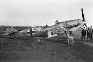 Asisbiz Messerschmitt Bf 109E7B 3.(J)LG2 Yellow 2 Balkans 1941 01