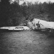 Asisbiz Messerschmitt Bf 109E4B 2.(S)LG2 Triangle White F force landed being inspected by ground crew 1941 01