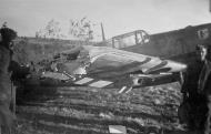 Asisbiz Messerschmitt Bf 109E4B 5.(S)LG2 Triangle Black B with right wing damage Russia 1941 01