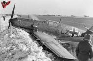 Asisbiz Messerschmitt Bf 109E6 7.(H)LG2 L2+NR landing incident 1942 01