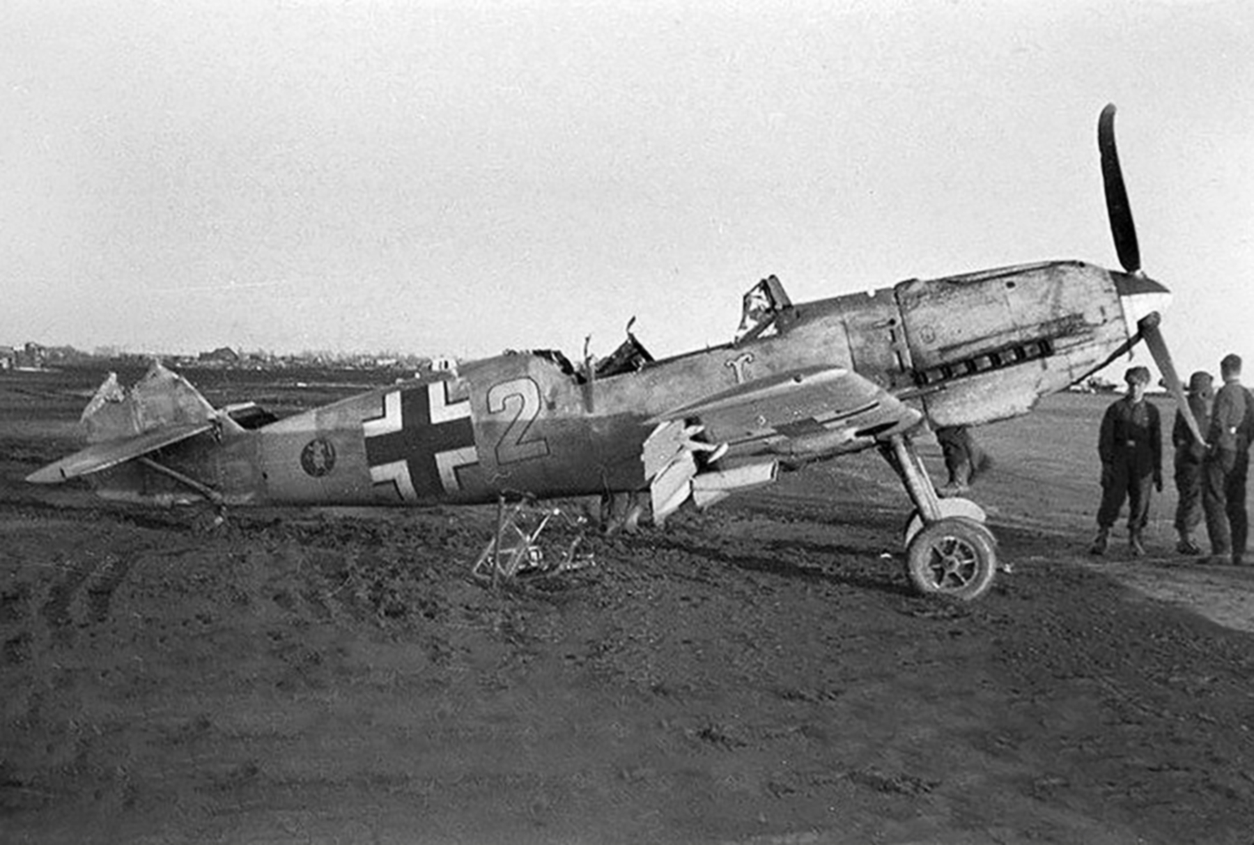 Messerschmitt Bf 109E7 3.(J)LG2 Yellow 2 after a landing accident 01
