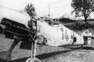 Asisbiz Messerschmitt Bf 109E3 3.(J)LG2 Brown 14 still dismantled after a Damenlandung landing 1940 01
