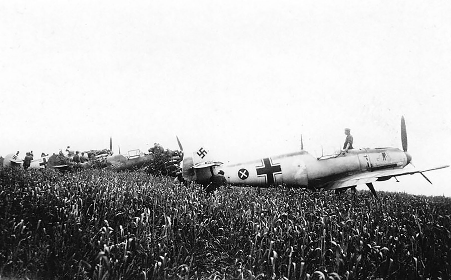 Messerschmitt Bf 109E3 Stab I.LG2 Hanns Trubenbach background France 1940 01