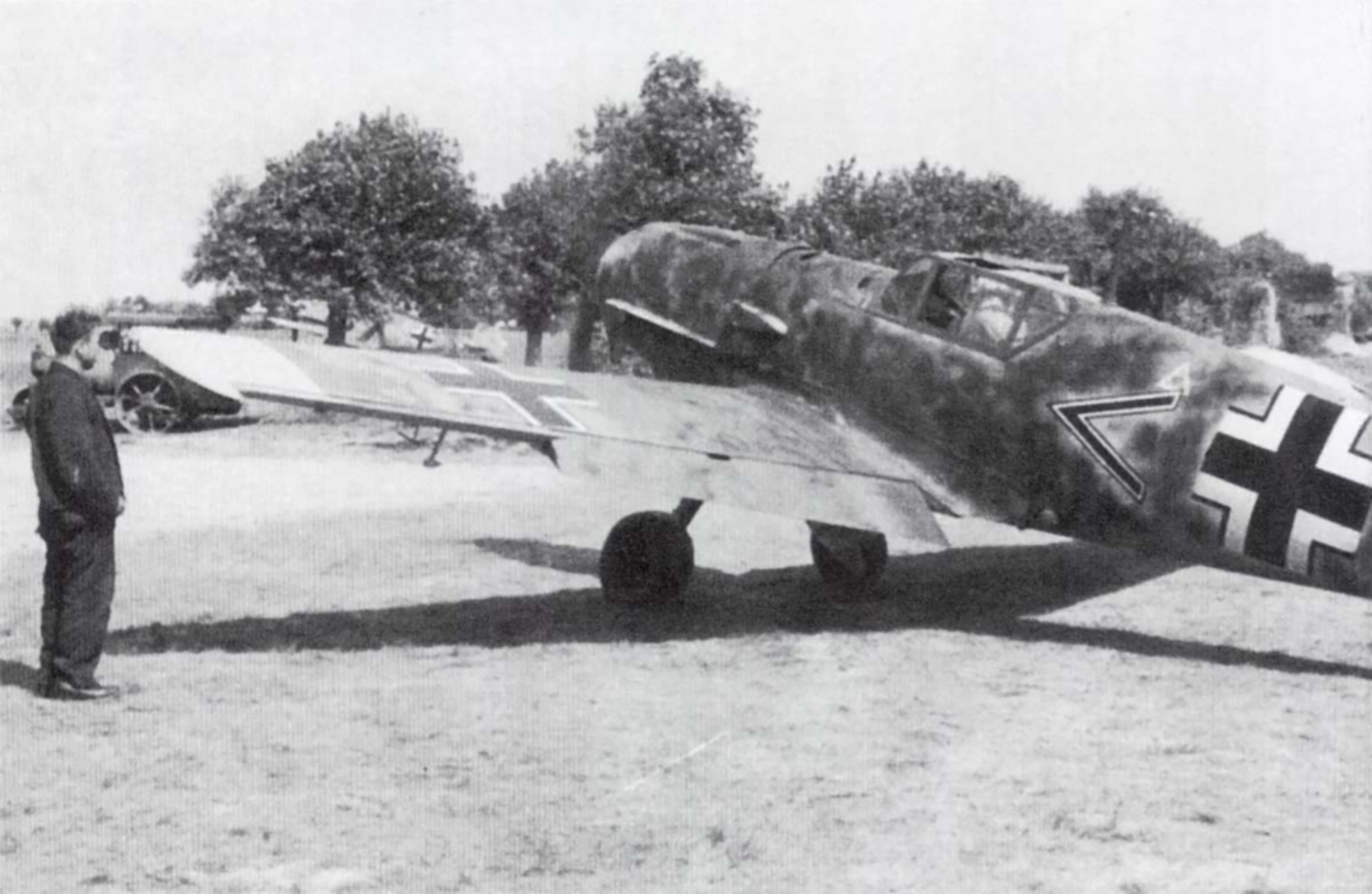 Messerschmitt Bf 109E7 Stab I.LG2 WNr 3734 refueling Calais Marek France 1940 02