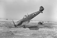 Asisbiz Messerschmitt Bf 109E3 Stab I.LG2 Kommandeur Herbert Ihlefeld WNr 6095 landing mishap 1941 01
