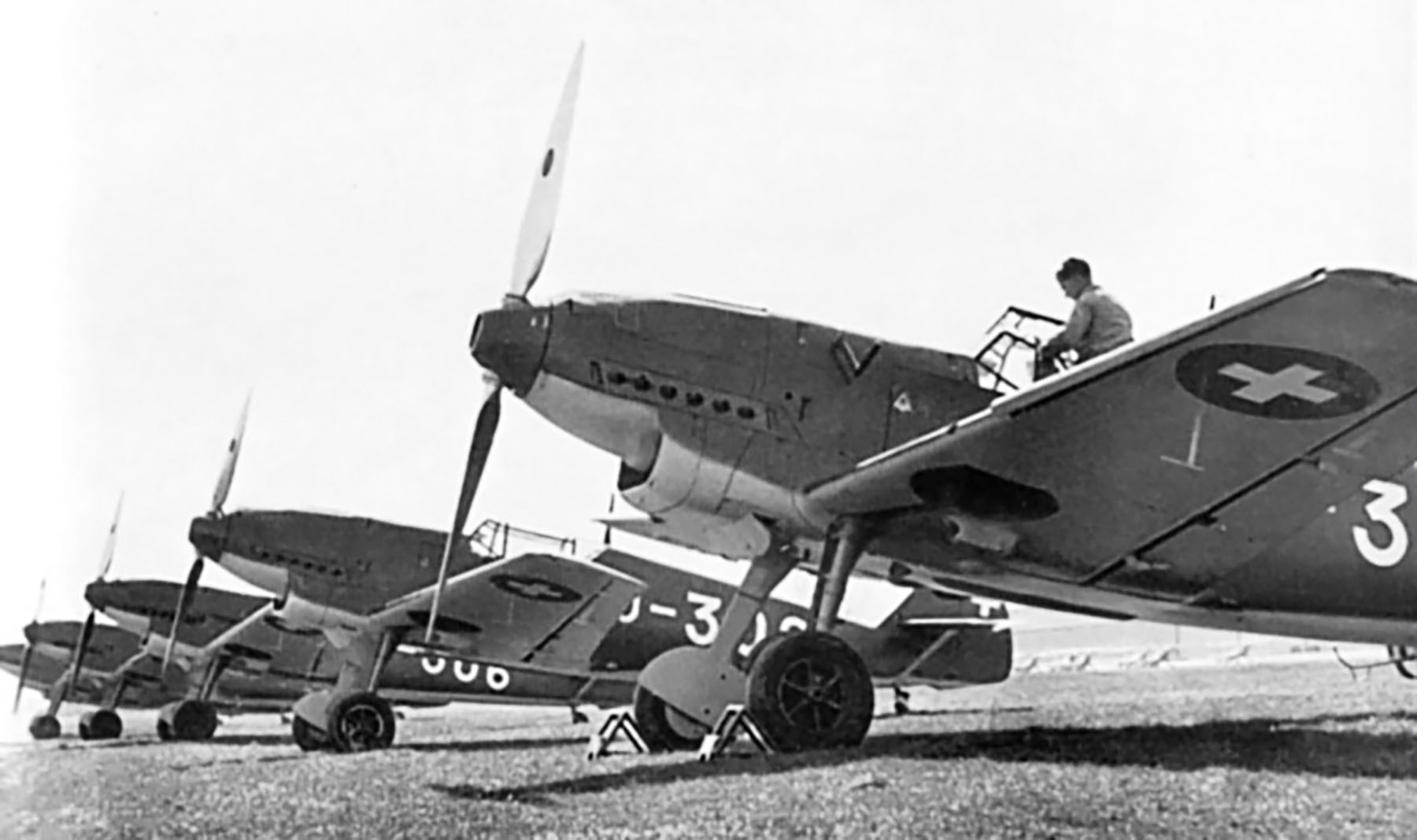 Messerschmitt Bf 109D1 Swiss J306 WNr 2301 Switzerland 01