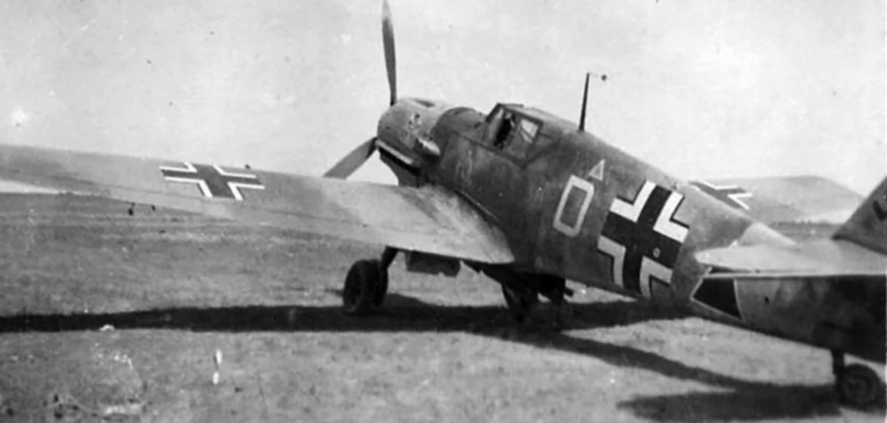 Messerschmitt Bf 109E7B 4.SchG1 White D Triangle Russia 1942 01