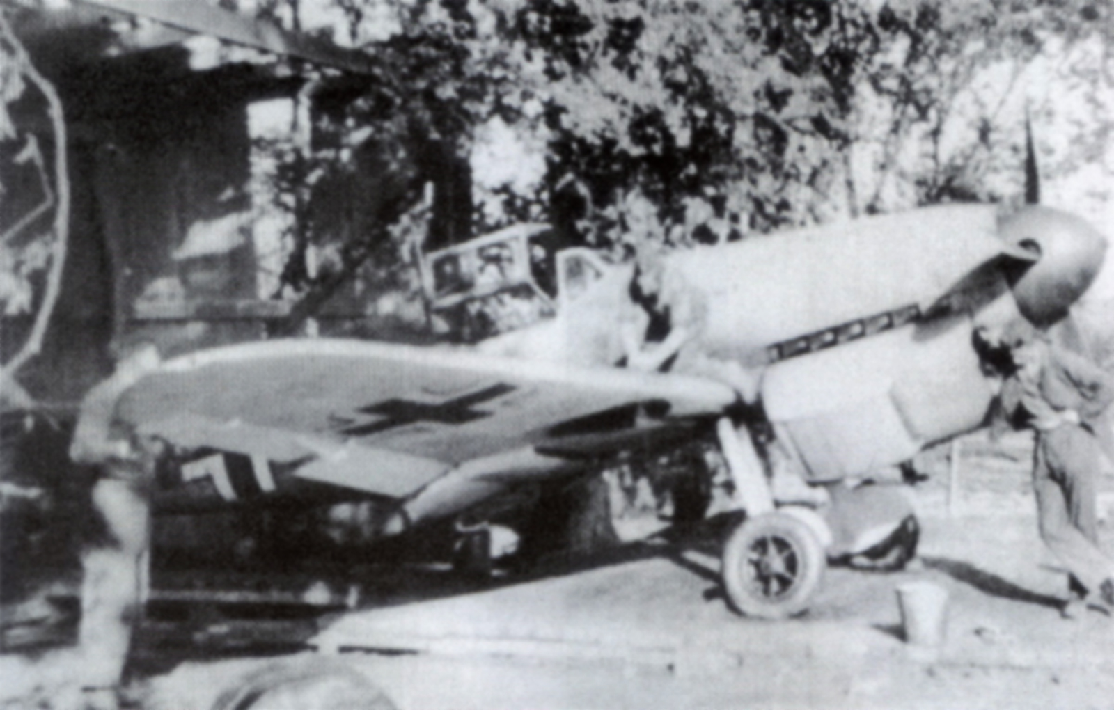 Channel front Messerschmitt Bf 109F outside its well