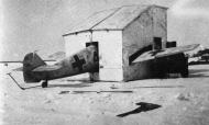 Asisbiz Ostfront Messerschmitt Bf 109F Black 4 being serviced Aladar de Heppes Russia 1941 42 01