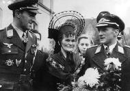 Asisbiz Aircrew Luftwaffe JG2 ace Egon Mayer +mum with Hermann Graf 0 01