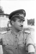 Asisbiz Aircrew Luftwaffe JG3 inspection by Adolf Galland with Gunther Lutzow Southern Italy 1943 03