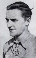 Asisbiz Aircrew Luftwaffe JG27 ace Hans Joachim Marseille 1941 01