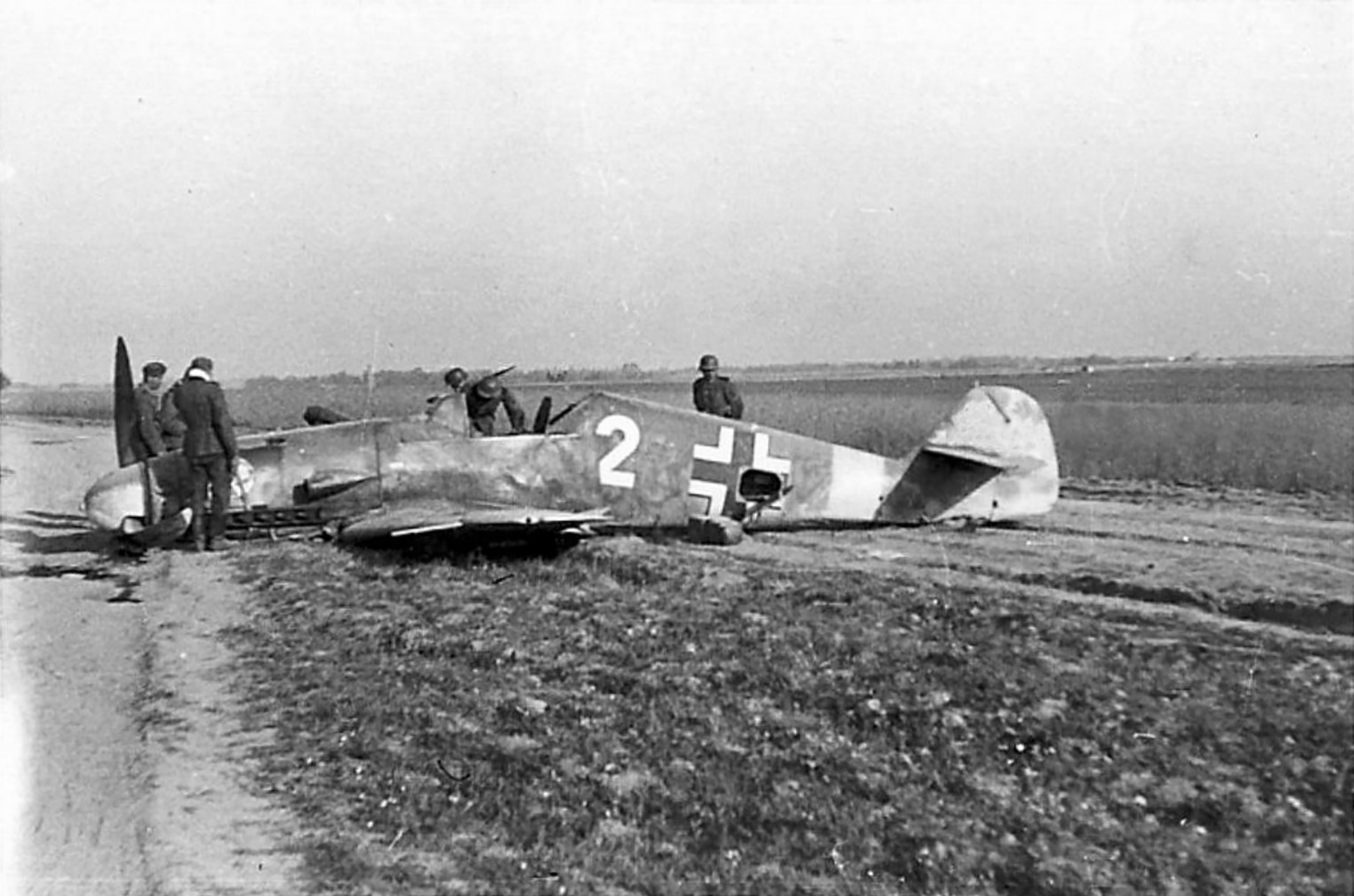 Messerschmitt Bf 109F2 1.JG51 White 2 force landed Russia ebay2