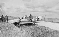 Asisbiz Messerschmitt Bf 109F4 1.JG51 White 9 belly landed Russia 01