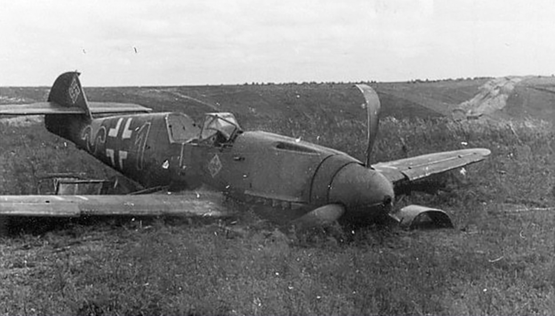 Messerschmitt Bf 109F4 8.JG52 Black 1 Gunther Rall WNr 7308 crash landed Russia 28th Nov 1941 02