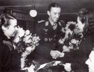 Asisbiz Aircrew Luftwaffe JG52 ace Herman Graf Germany 1942 02