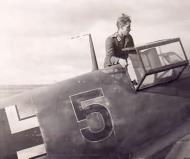 Asisbiz Messerschmitt Bf 109F 2.JG52 Black 5 Knife Schmit Russia 1941 01