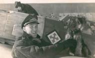 Asisbiz Messerschmitt Bf 109F4 III.JG52 pilot eastern front 1941 42 NIOD
