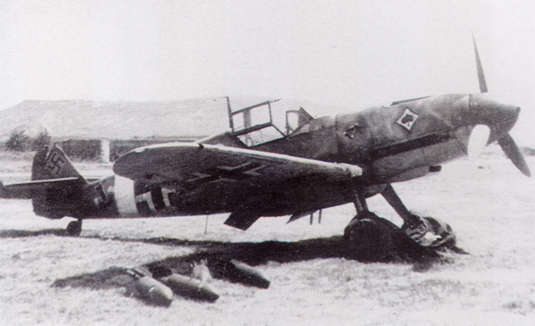 Messerschmitt Bf 109F4B 10.JG53(Jabo) Gela Sicily 1942 03