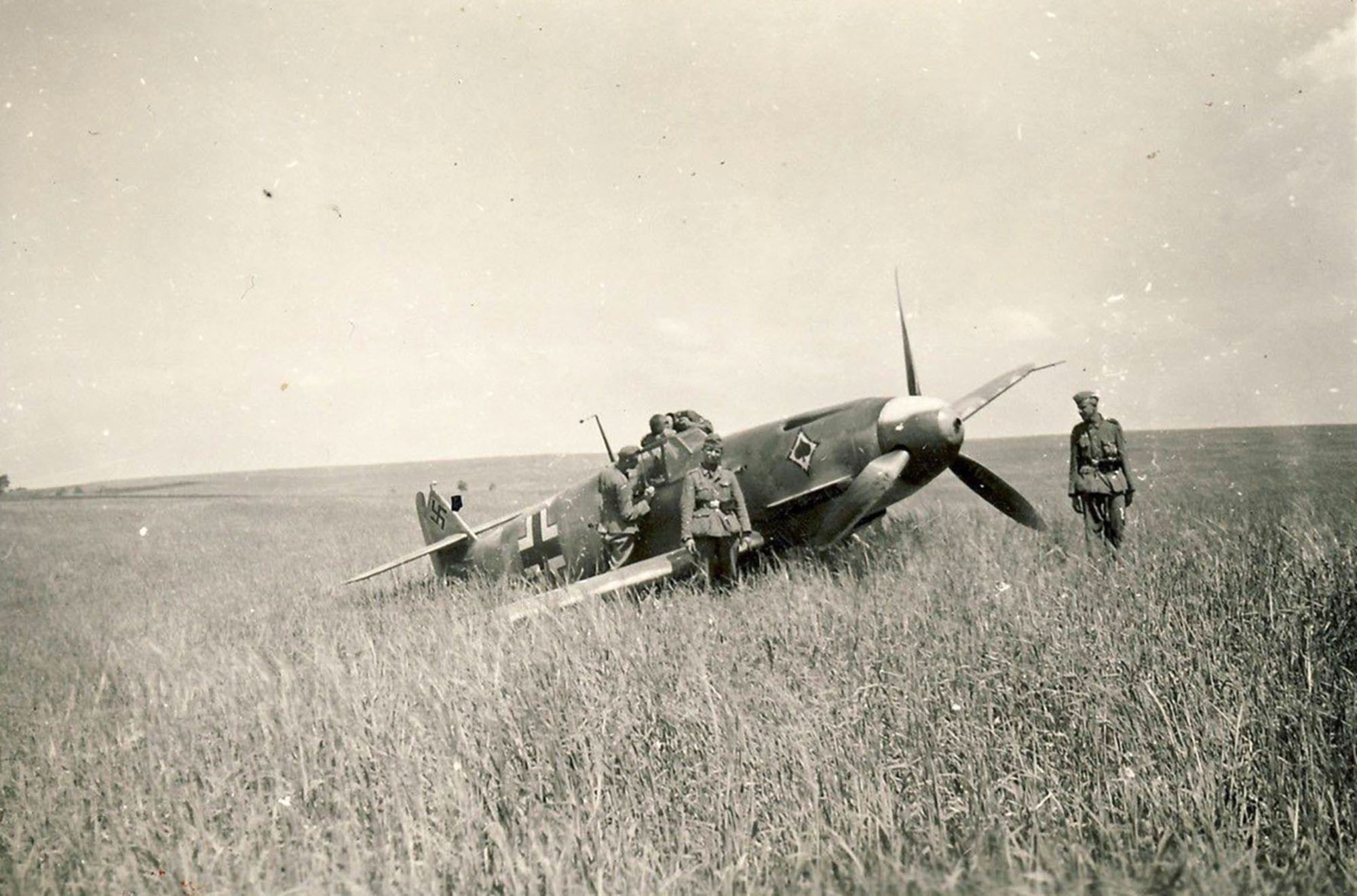 Messerschmitt Bf 109F2 3.JG53 Yellow 6 landing mishap Ukraine June 1941 ebay3