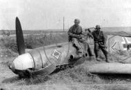 Asisbiz Messerschmitt Bf 109F2 Stab I.JG53 force landed Russia Aug 1941 ebay 02