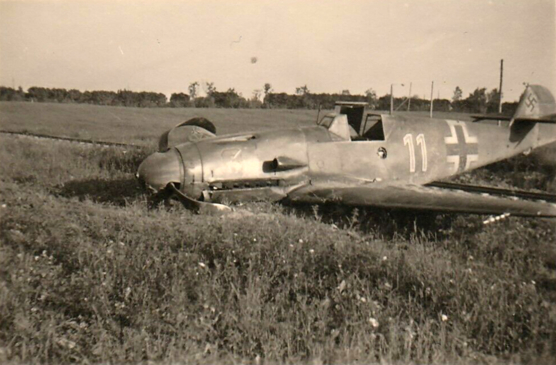 Messerschmitt Bf 109F2 3.JG54 Yellow 11 belly landed Russia ebay1