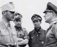 Asisbiz Aircrew Luftwaffe JG77 ace Heinz Bar unknown Lt Armin Kohler and Maj Muncheberg Tunisia 1943 01