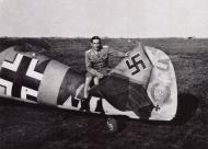 Asisbiz Messerschmitt Bf 109F4Trop Stab JG77 Gkdr Gordon Gollob Stkz NJ+UM WNr 10253 Russia June 1942 01