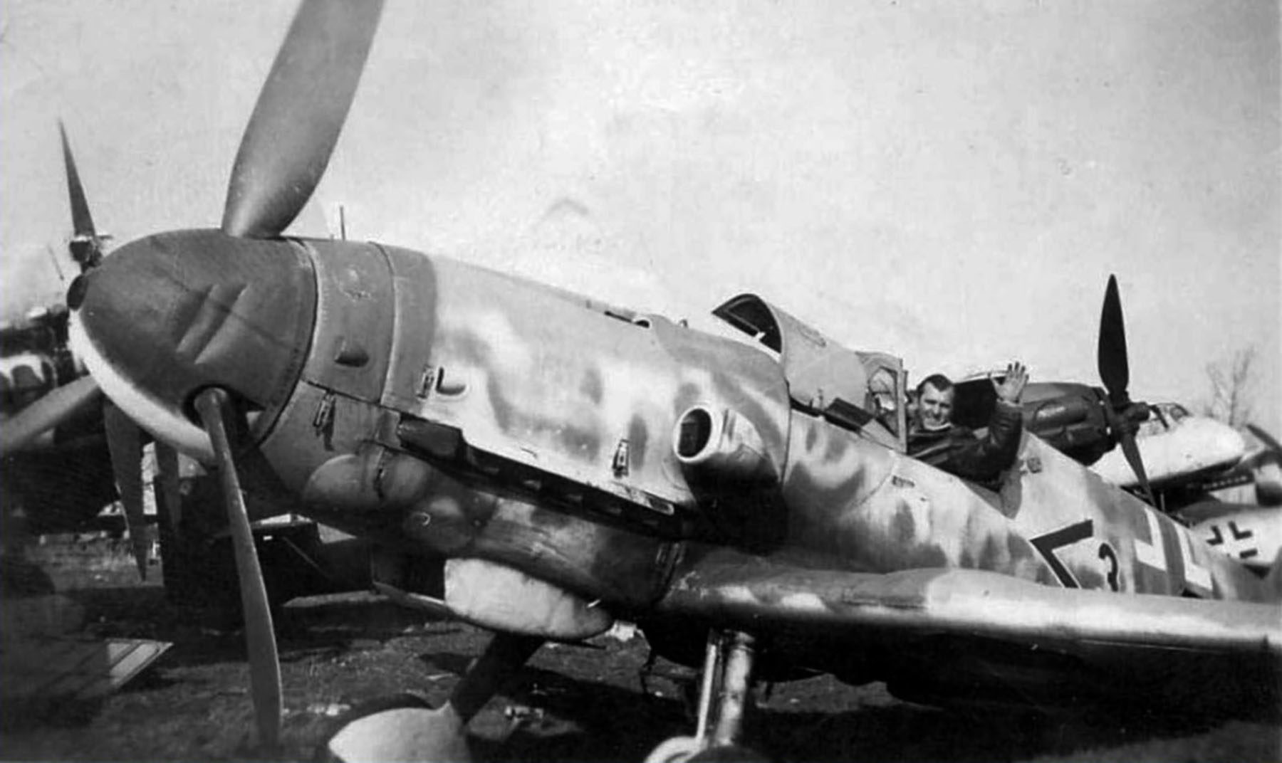 Messerschmitt Bf 109G10U4 chevron Black 3 awaits scrapping 1945 01