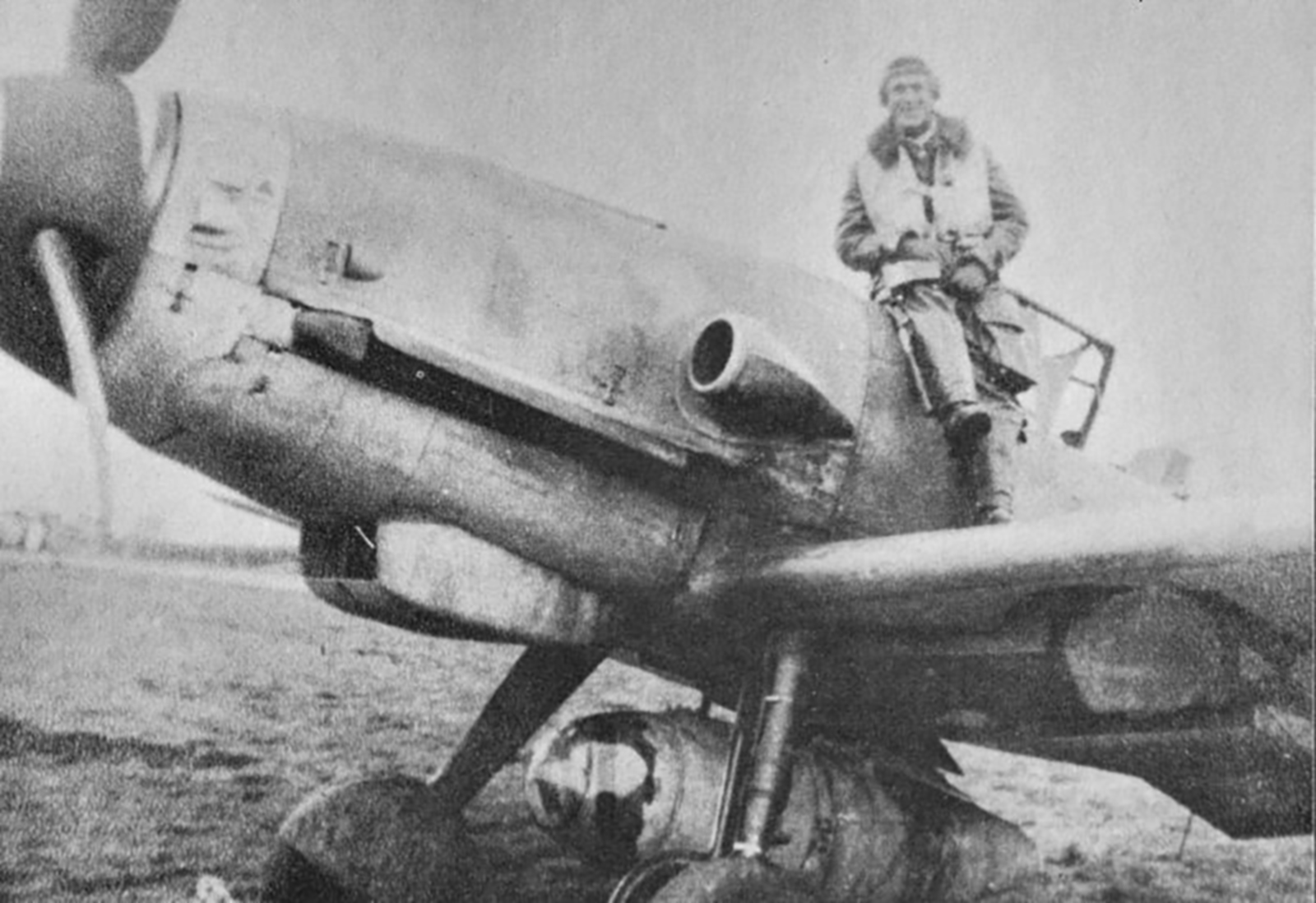 Messerschmitt Bf 109G14AS Erla unknown unit Kurt Gruning Germany 1944 01