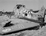 Asisbiz MTO Messerschmitt Bf 109G unknown unit (Y6+I) abandoned airframe El Aouiana Tunis Tunesien May 1943 01