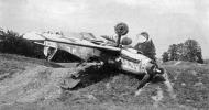 Asisbiz Messerschmitt Bf 109G Yellow 3 lies abandoned after a landing mishap wars end 1945 ebay2