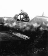 Asisbiz Messerschmitt Bf 109G6 EJGr Sud Red 23 based in Muhldorf am Inn May 1945 ebay 01