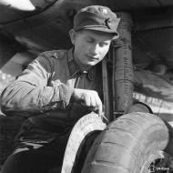 Asisbiz Messerschmitt Bf 109G2 undergoing routine maintenance at Suulajarvi 10th May 1944 02