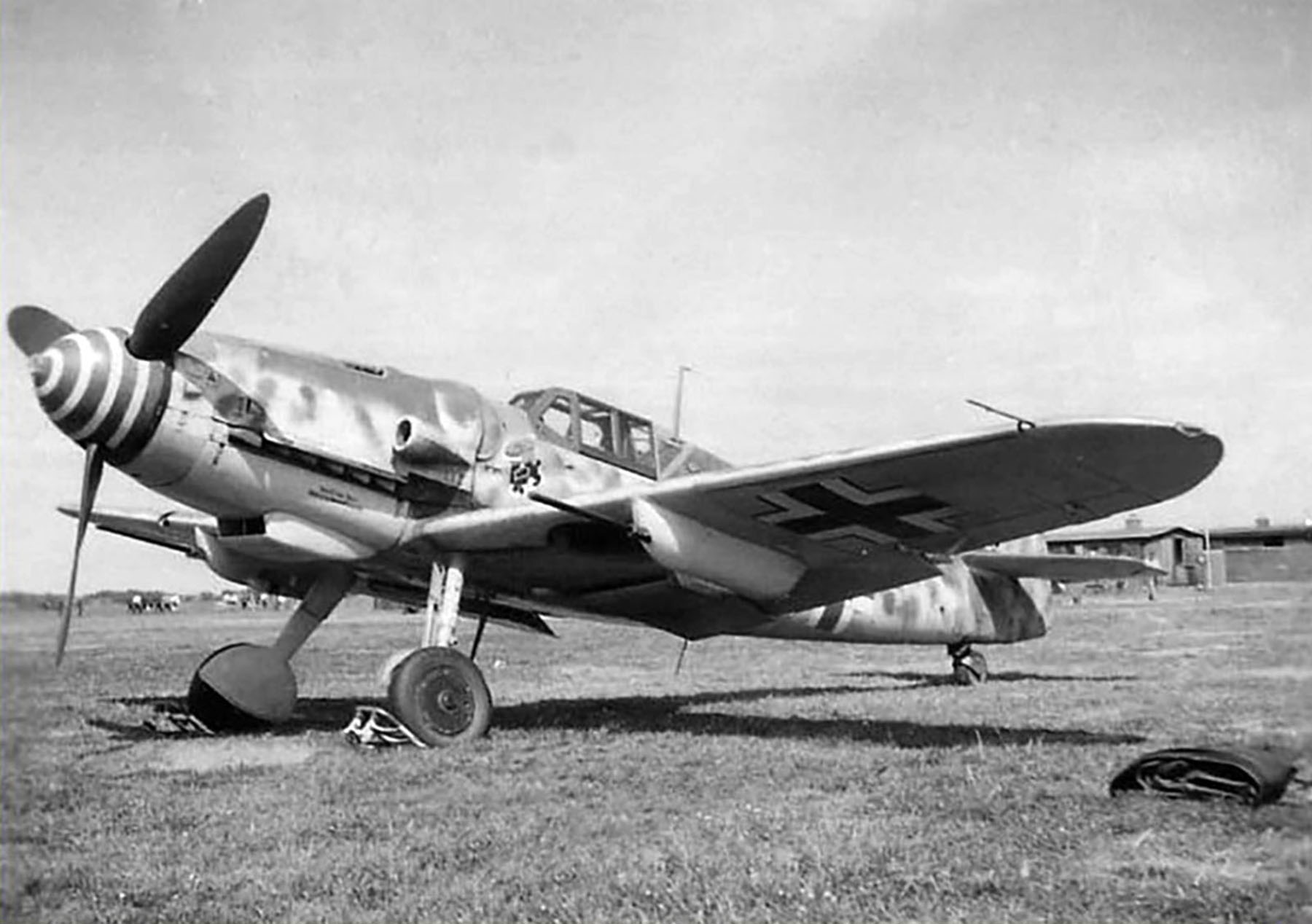 Messerschmitt Bf 109G6R6 8.JG1 Black 10 Joachim Gohre WNr 15458 April 1944 02