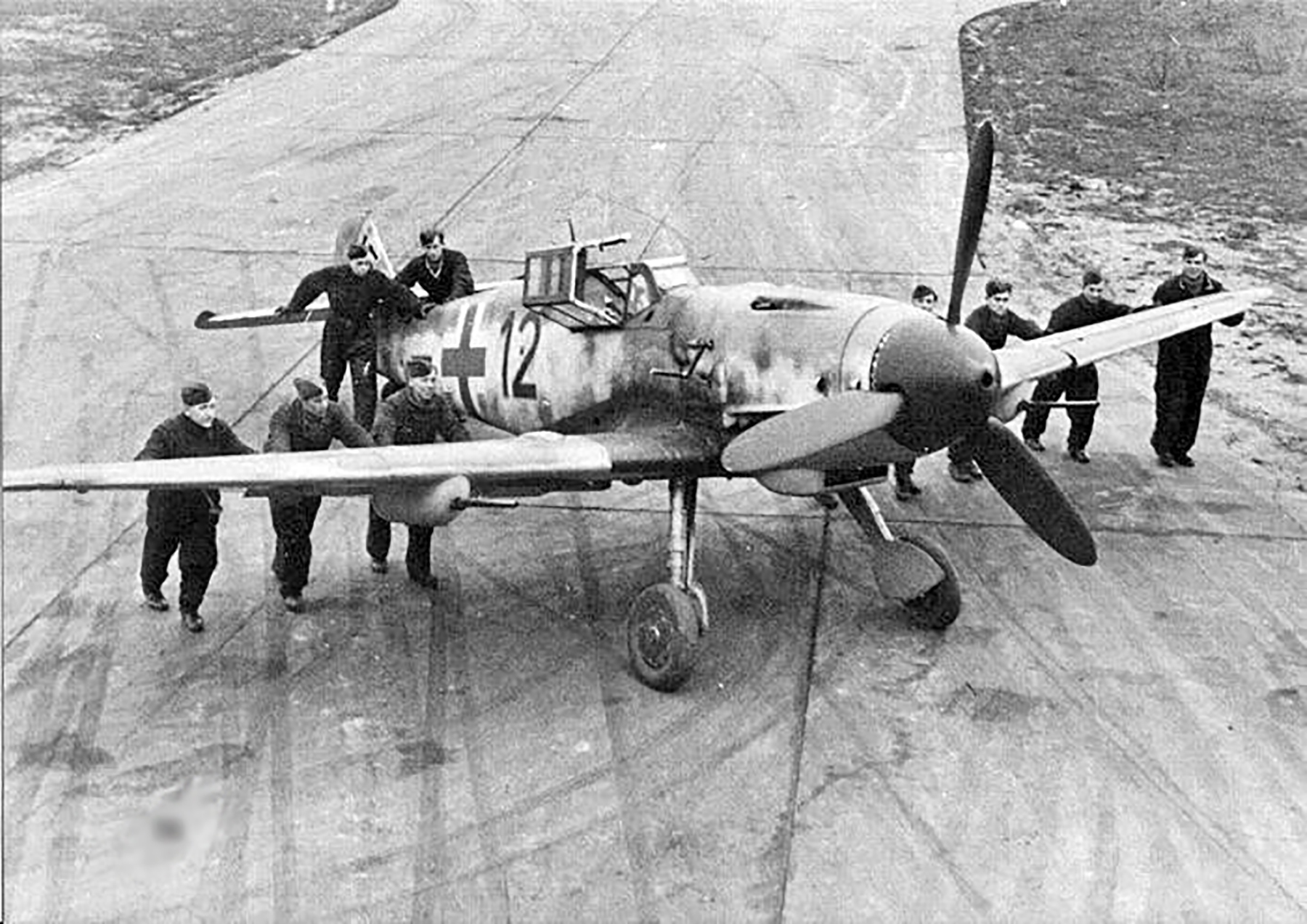 Messerschmitt Bf 109G6R6 5.JG2 Black 12 Heinz Hunig WNr 27083 DP+JC Juvincourt France 1943 01