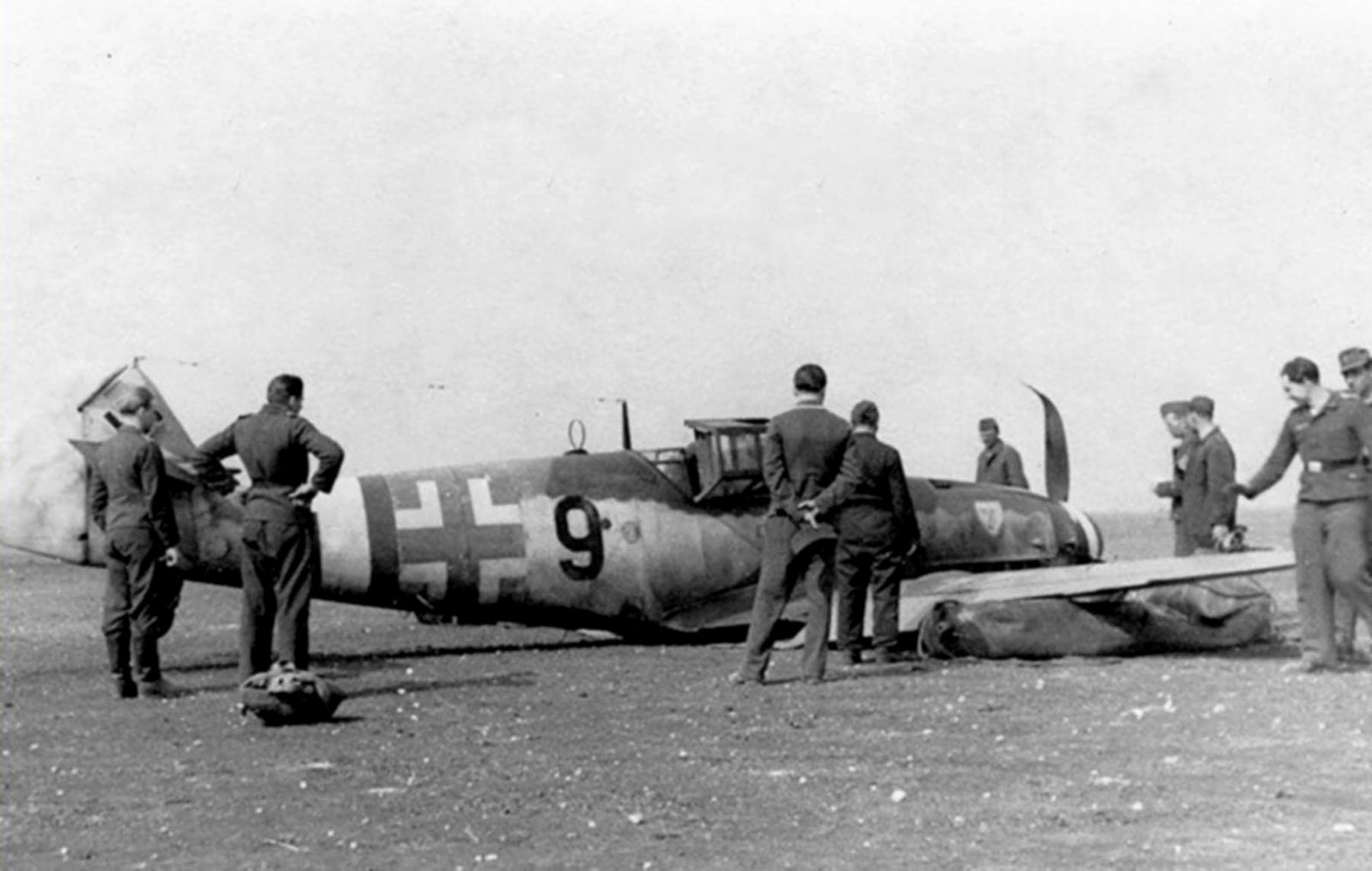 Messerschmitt Bf 109G6 JG3 Black 9 force landed 01