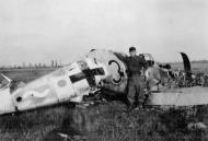 Asisbiz Messerschmitt Bf 109G6 11.JG3 Black 3 Stkz SI+UV WNr 18512 crashsite Foggia late 1943 01