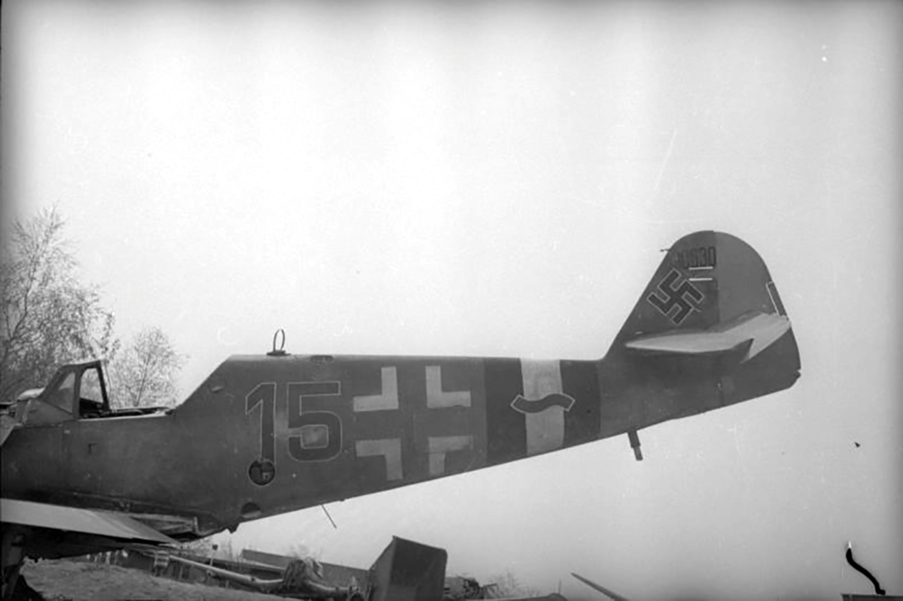 Messerschmitt Bf 109G10 14.JG4 Black 15 WNr 490630 Juterbog Damm 1st May 1945 01