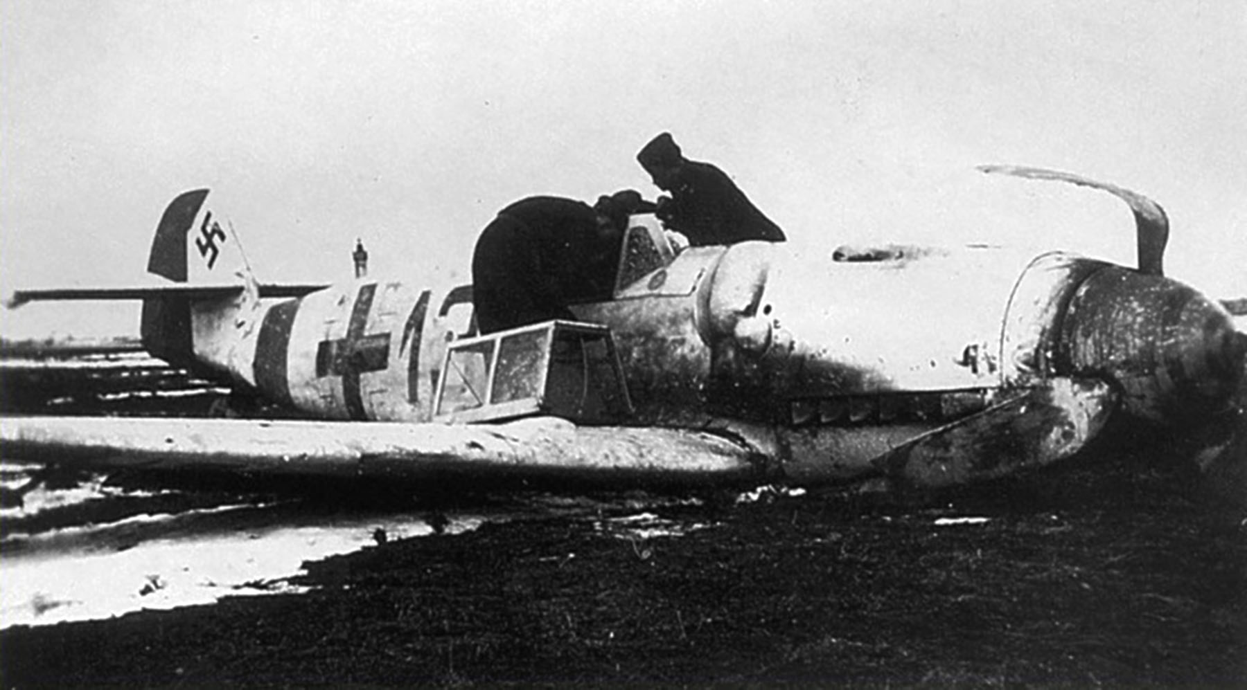 Messerschmitt Bf 109G6 2.JG51 Black 13 unknown pilot belly landed Eastern Front winter 1944 02