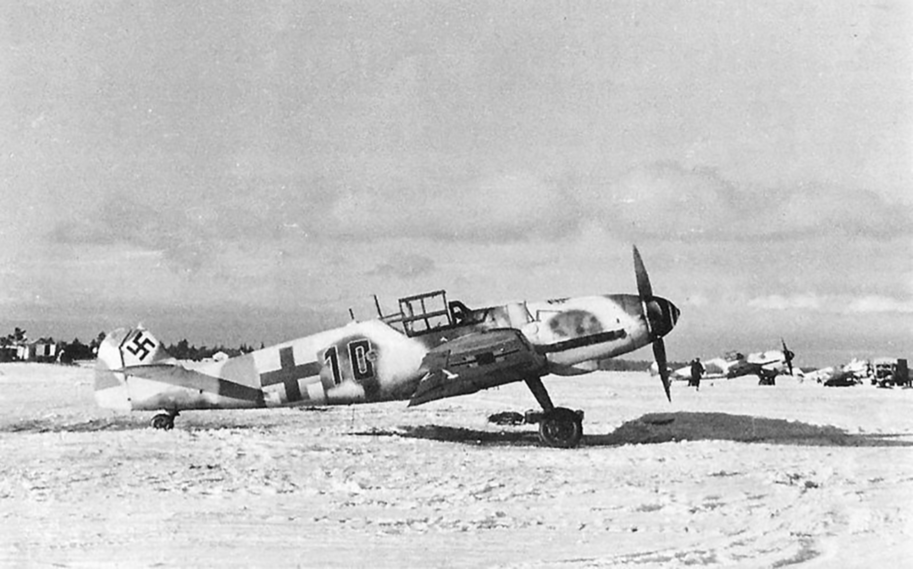 Asisbiz Messerschmitt Bf 109G6 2.JG52 Black 10 Dorpat 1943 44 01