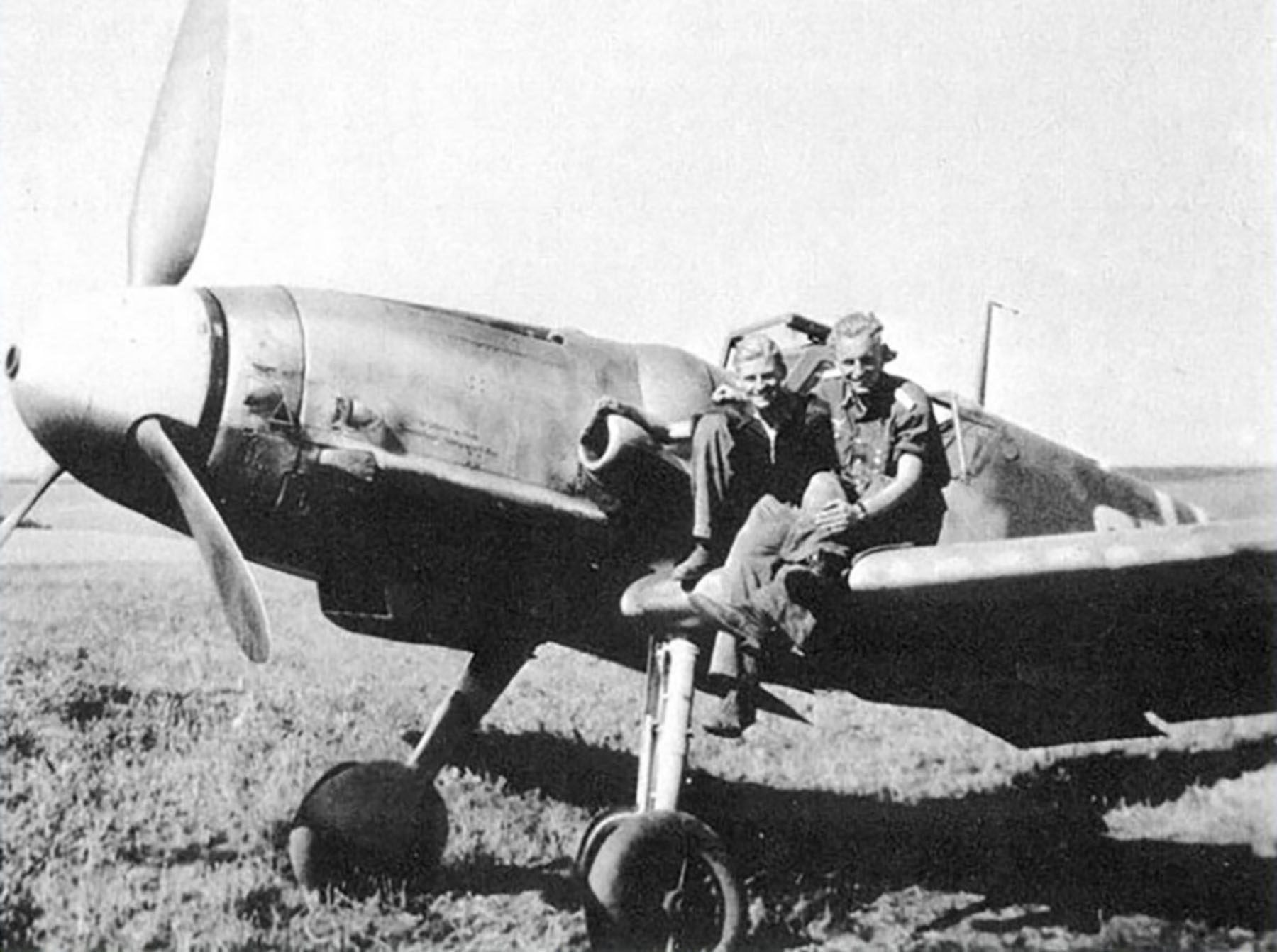 Messerschmitt Bf 109G6 JG52 Erich Hartmann Nove Zaporozhye Oct 1943 01