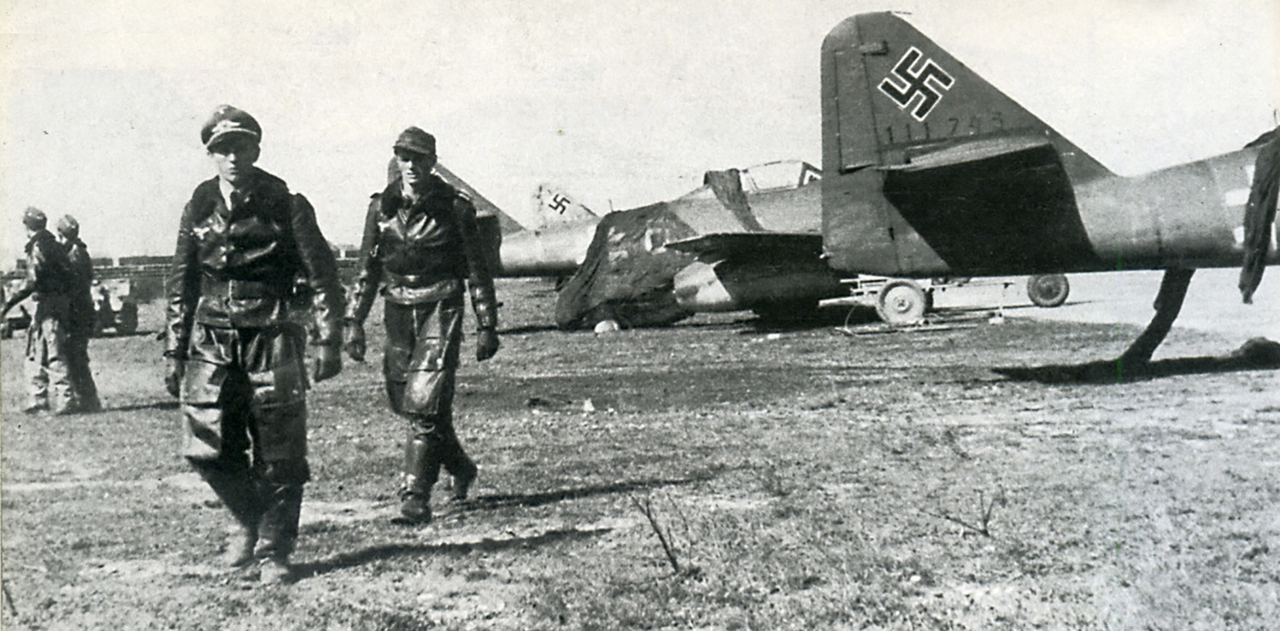Messerschmitt-Me-262A1a-JV44-WNr-11745-and-Walter-Krupinski-background-Munich-Apr-1945-01.jpg