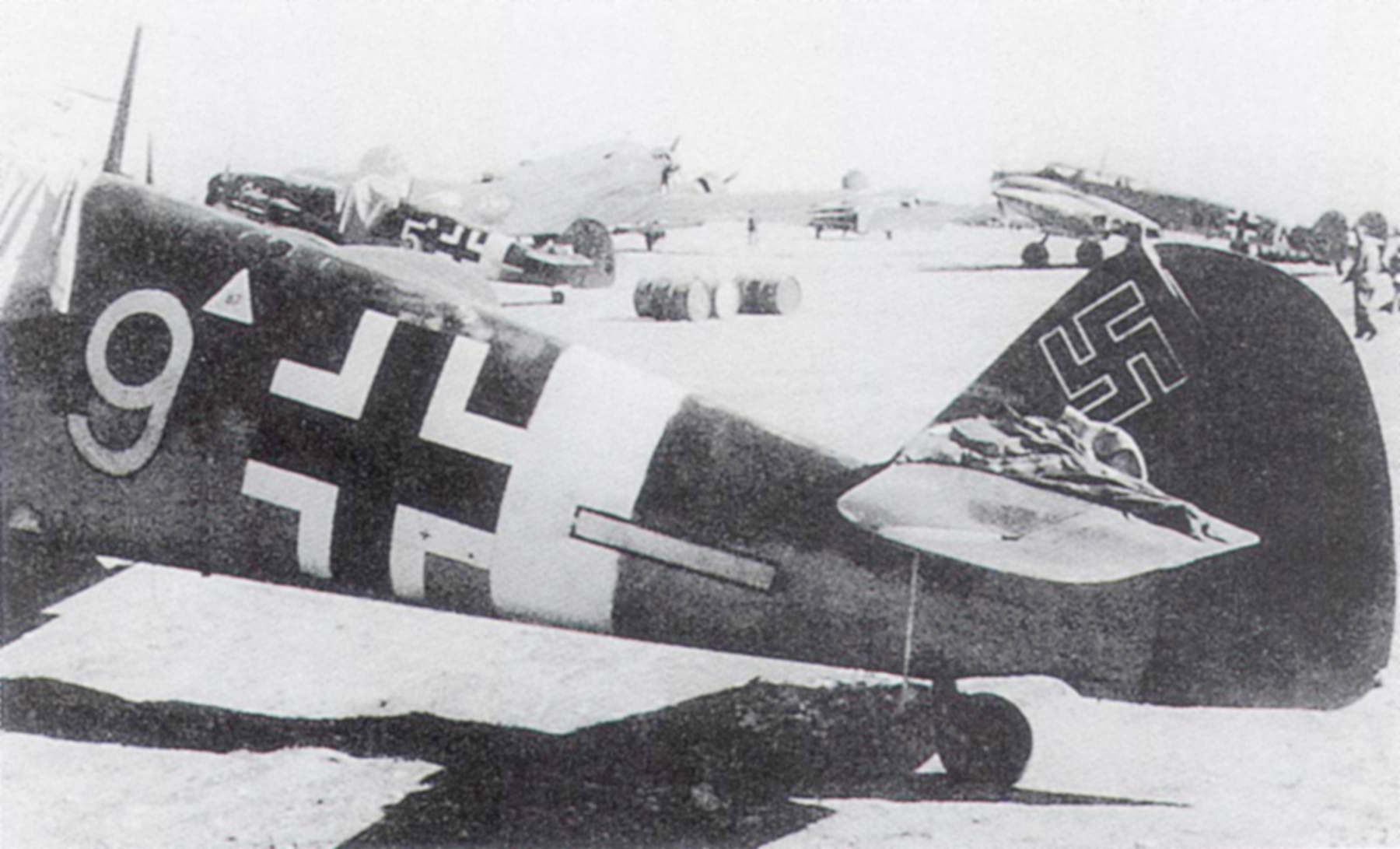 Messerschmitt Bf 109G2R3 6.JG53 Yellow 5 background Comiso Sicily 1942 01