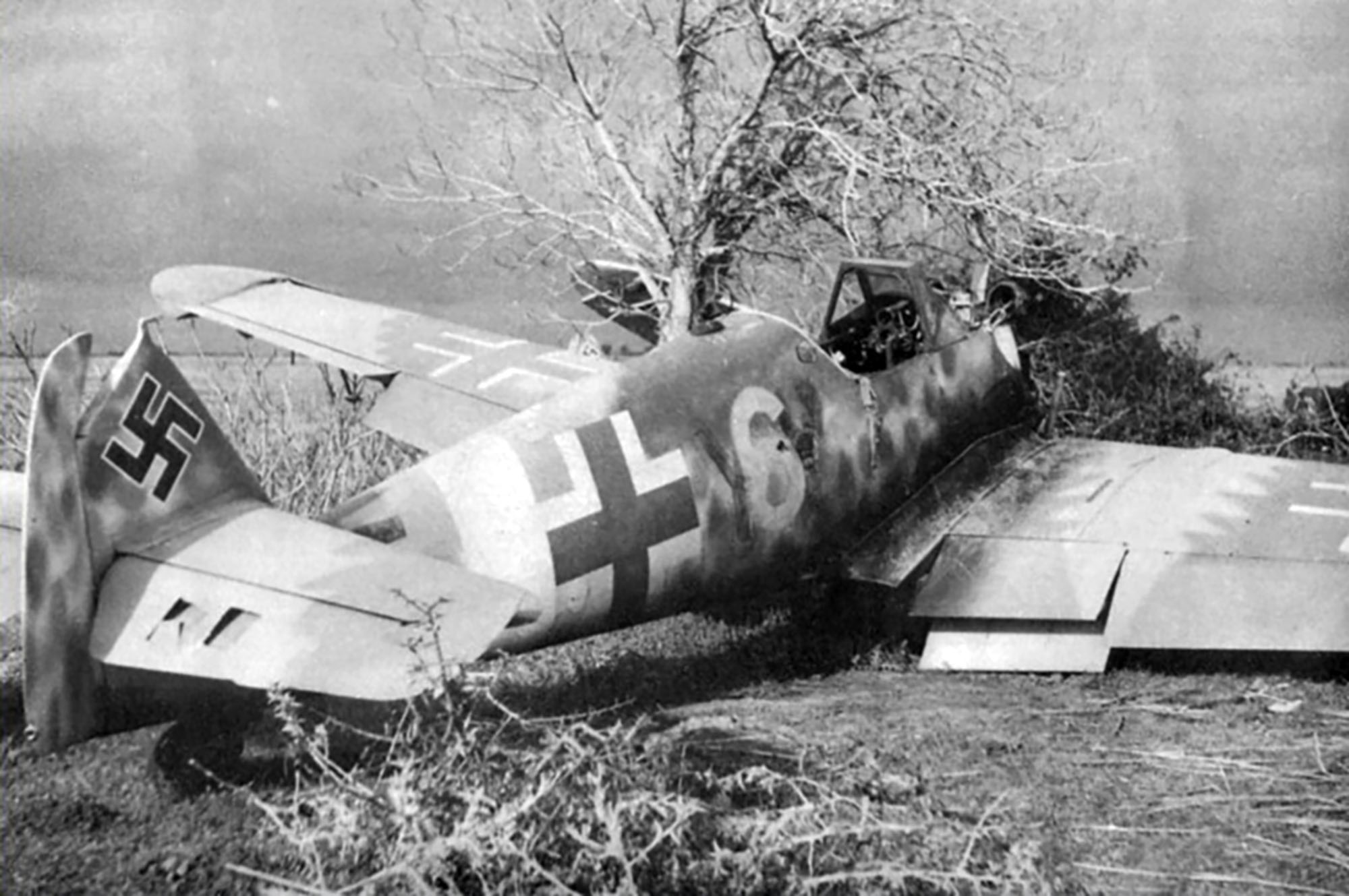 Messerschmitt Bf 109G6 3.JG53 Yellow 6 Stkz TI+YY WNr 26037 force landed San Lorenzo 17th Sep 1943 01
