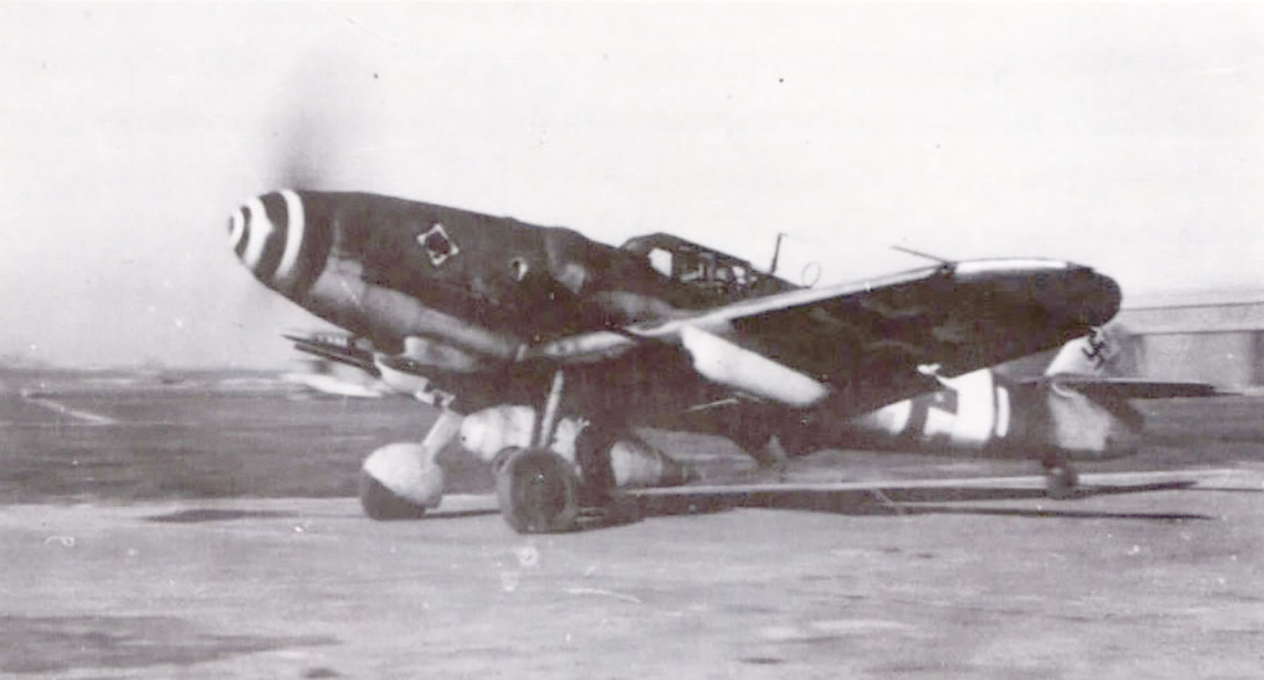 Messerschmitt Bf 109G6R3R6 7.JG53 White 1 Sicily 1943 01