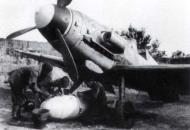Asisbiz Messerschmitt Bf 109G2R3Trop JG53 being prepared for a sortie Sicily 1942 01